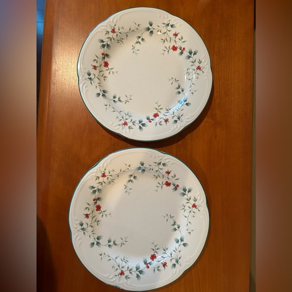 Pfaltgraff Winterberry dinner plates (2) - Picture 3 of 10